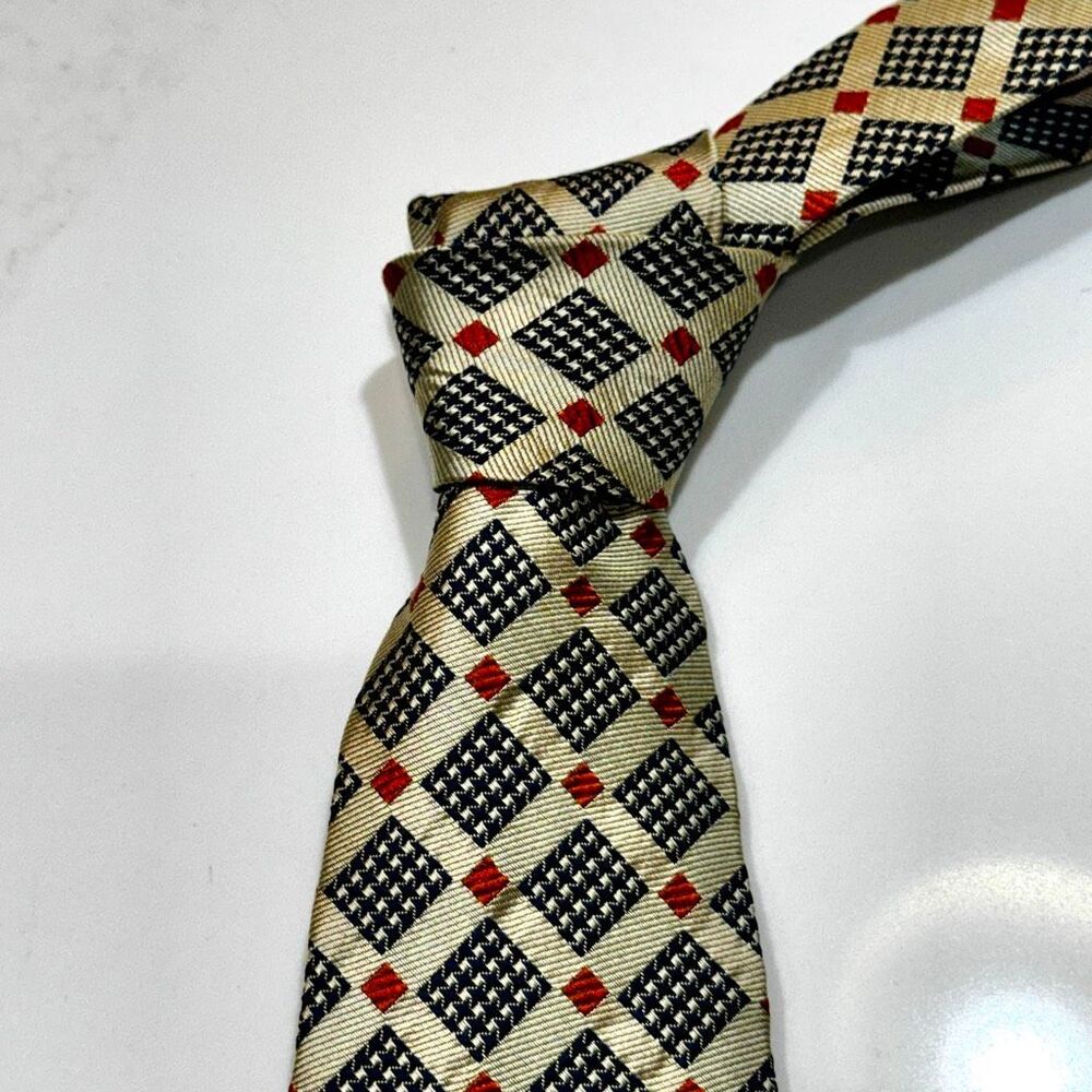 Ben Silver Silk Tie.